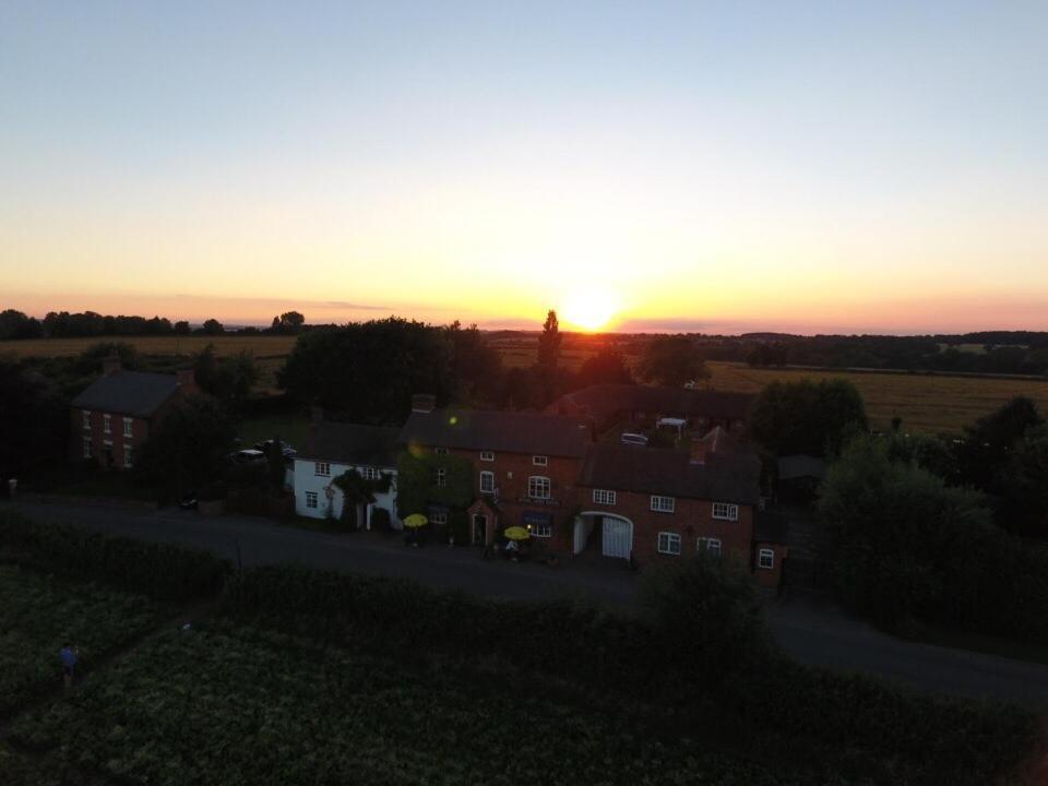 The Royal Arms Hotel Sutton Cheney Exterior foto
